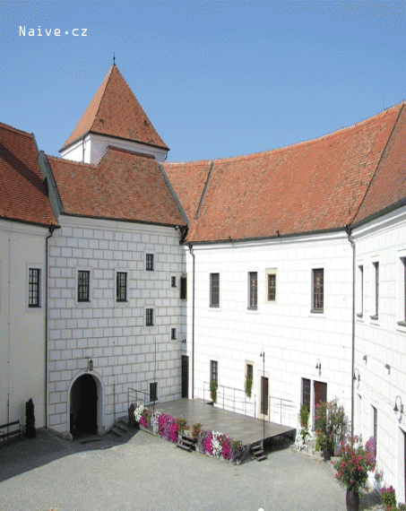 zámek Čejkovice - nádvoří